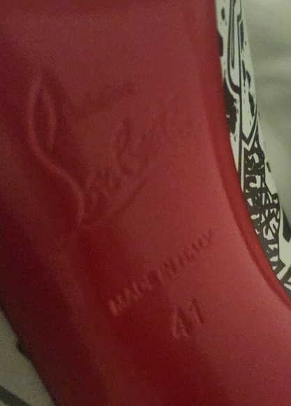 Christian Louboutin - Picture 6 of 6